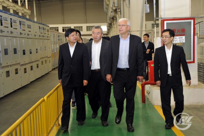 700施耐德電氣全球財務總裁一行參觀盛隆工廠.jpg